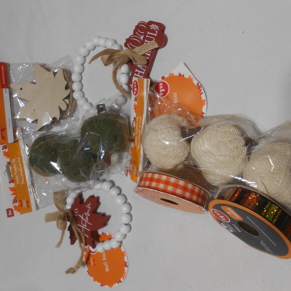 NEW LOT FALL HALLOWEEN THANKSGIVING THEMED ITEMS PUMPKINS CRAFT SWEATER CLIPS π - Picture 3 of 9